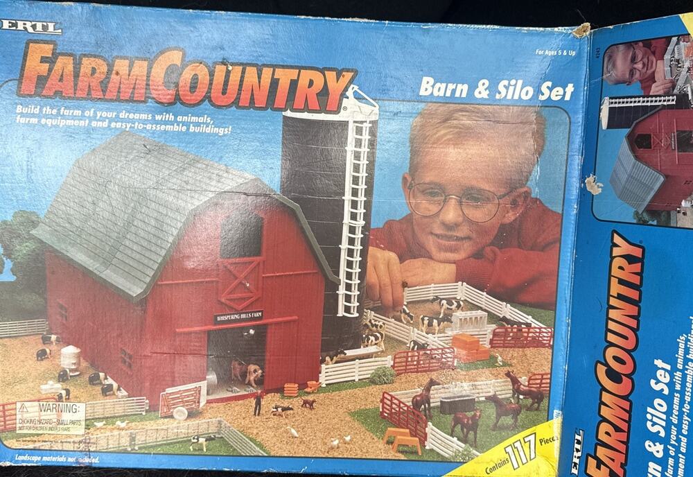 VTG 1993 Ertl Farm Country Barn & Silo Set 1/64 Diorama W/ Extras Open Box #4242